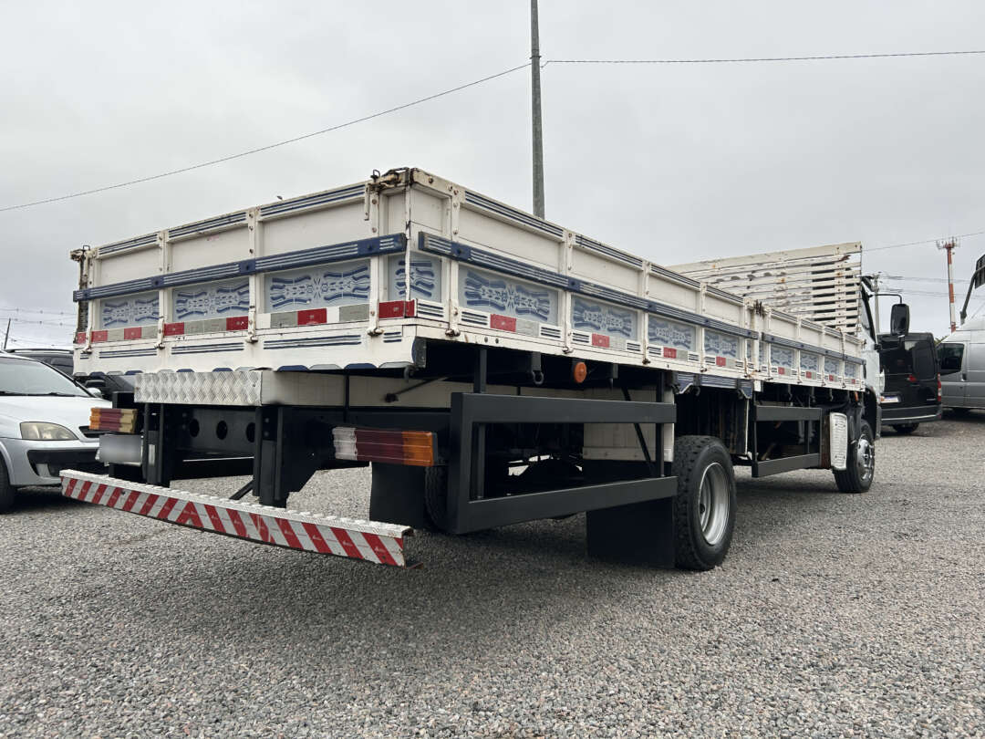 Caminhão MERCEDES BENZ MB 815 Baú Furgão ANO 2013 de Linha Verde Caminhões e Máquinas no Paraná