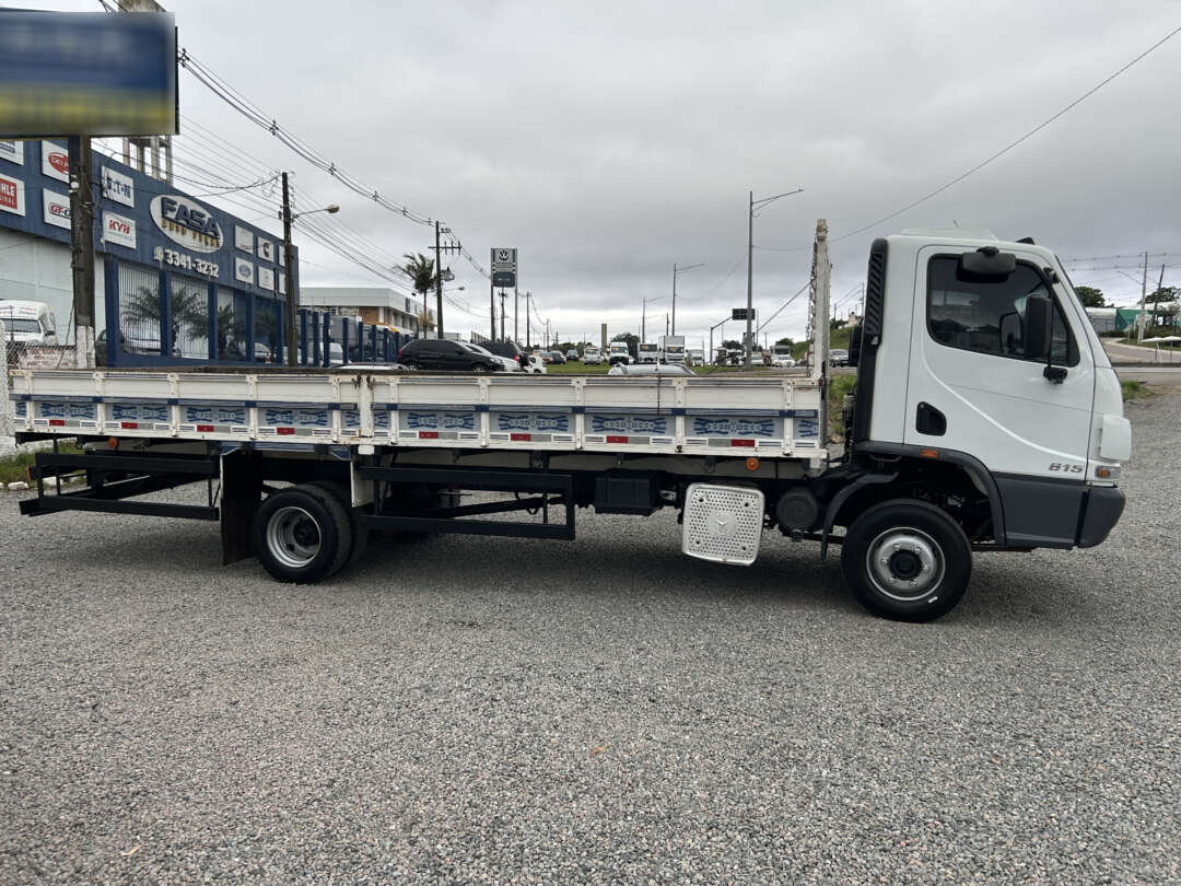 Caminhão MERCEDES BENZ MB 815 Baú Furgão ANO 2013 de Linha Verde Caminhões e Máquinas no Paraná