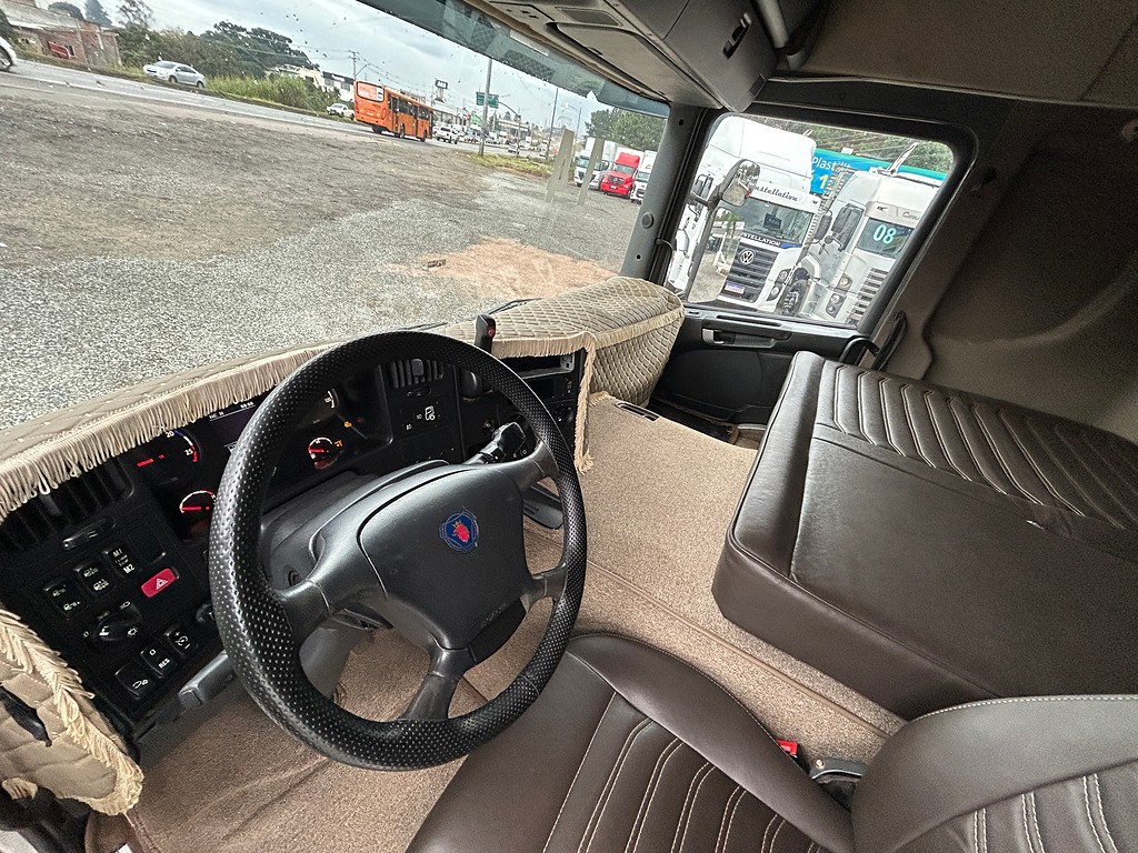 Caminhão SCANIA P310 Carga Seca ANO 2014 de Linha Verde Caminhões e Máquinas no Paraná