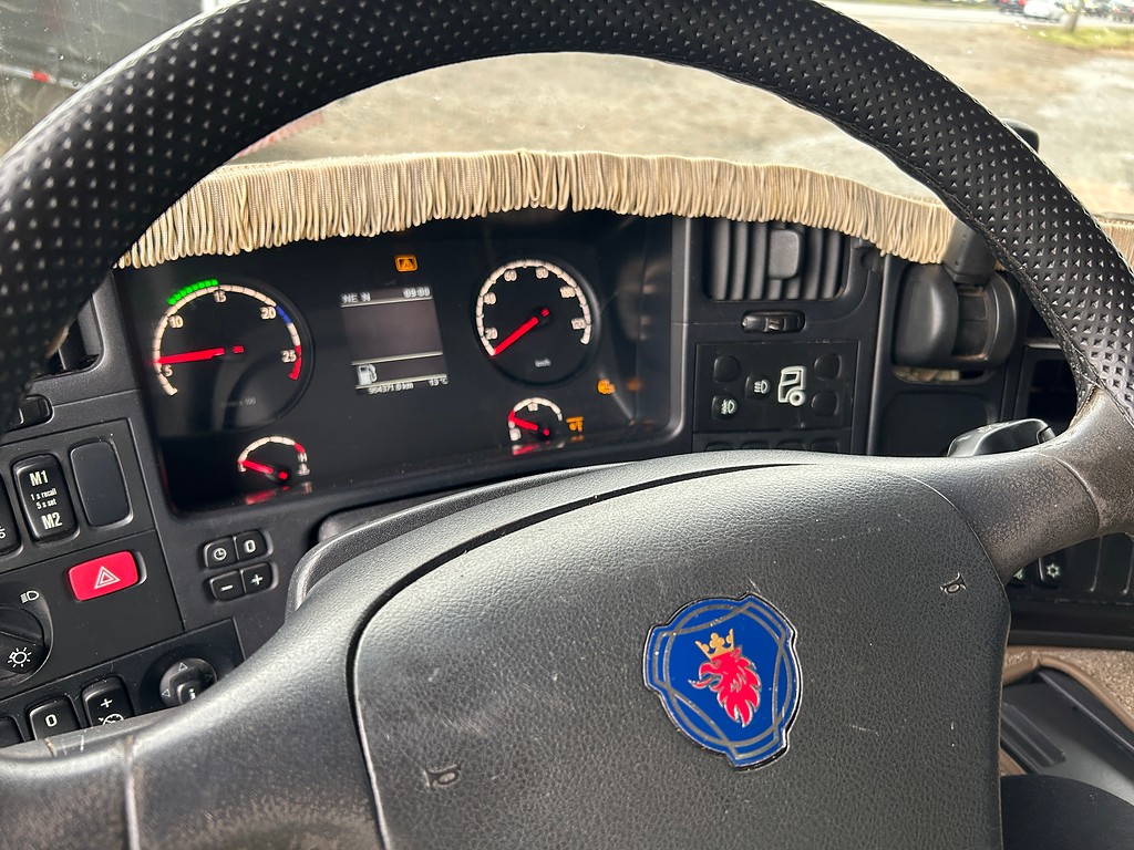 Caminhão SCANIA P310 Carga Seca ANO 2014 de Linha Verde Caminhões e Máquinas no Paraná