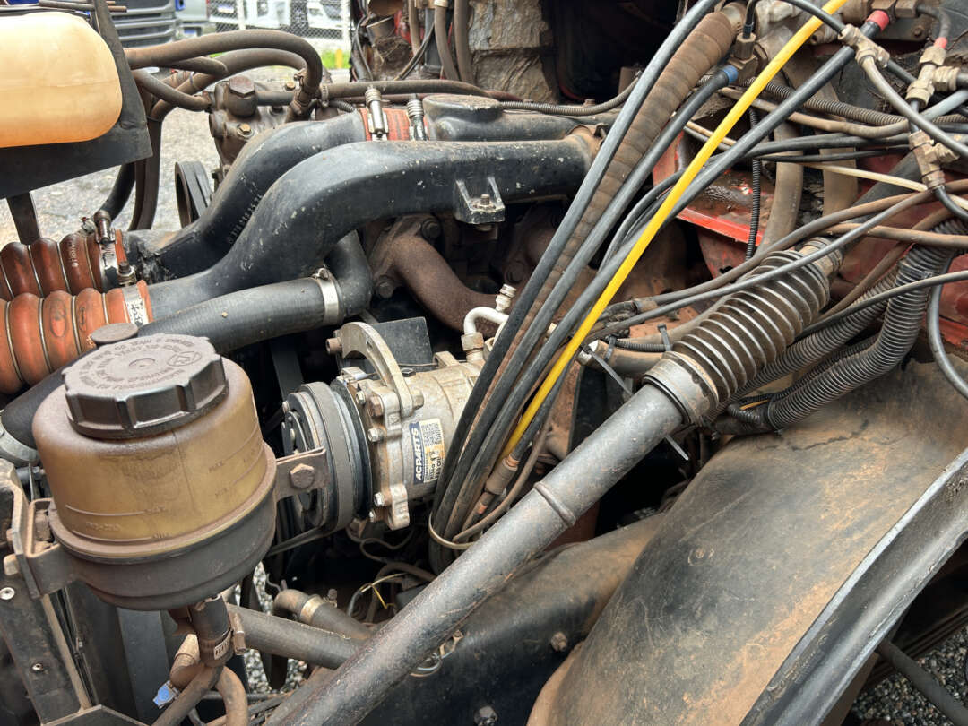 Caminhão MERCEDES BENZ MB 1620 Carga Seca ANO 1998 de Linha Verde Caminhões e Máquinas no Paraná