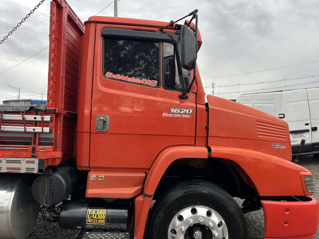 Caminhão MERCEDES BENZ MB 1620 Carga Seca ANO 1998 de Linha Verde Caminhões e Máquinas no Paraná