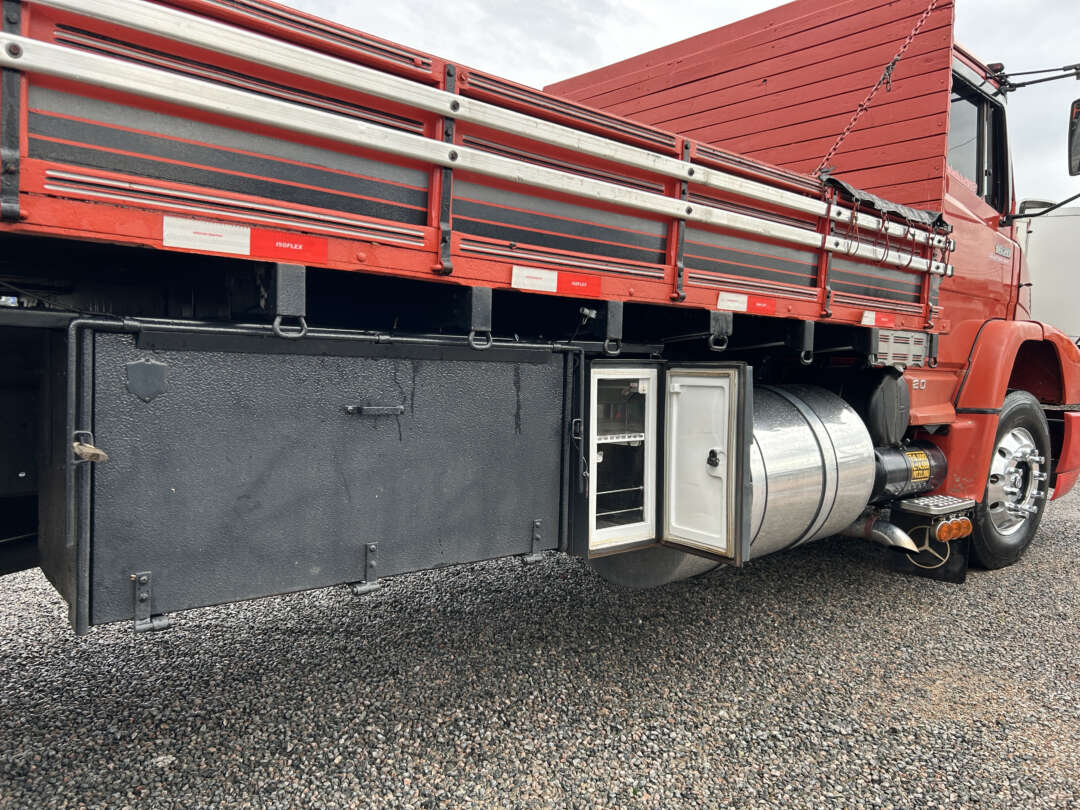 Caminhão MERCEDES BENZ MB 1620 Carga Seca ANO 1998 de Linha Verde Caminhões e Máquinas no Paraná