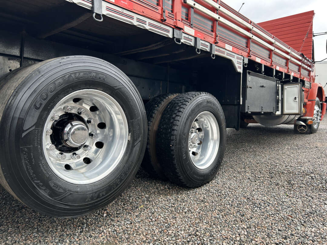 Caminhão MERCEDES BENZ MB 1620 Carga Seca ANO 1998 de Linha Verde Caminhões e Máquinas no Paraná