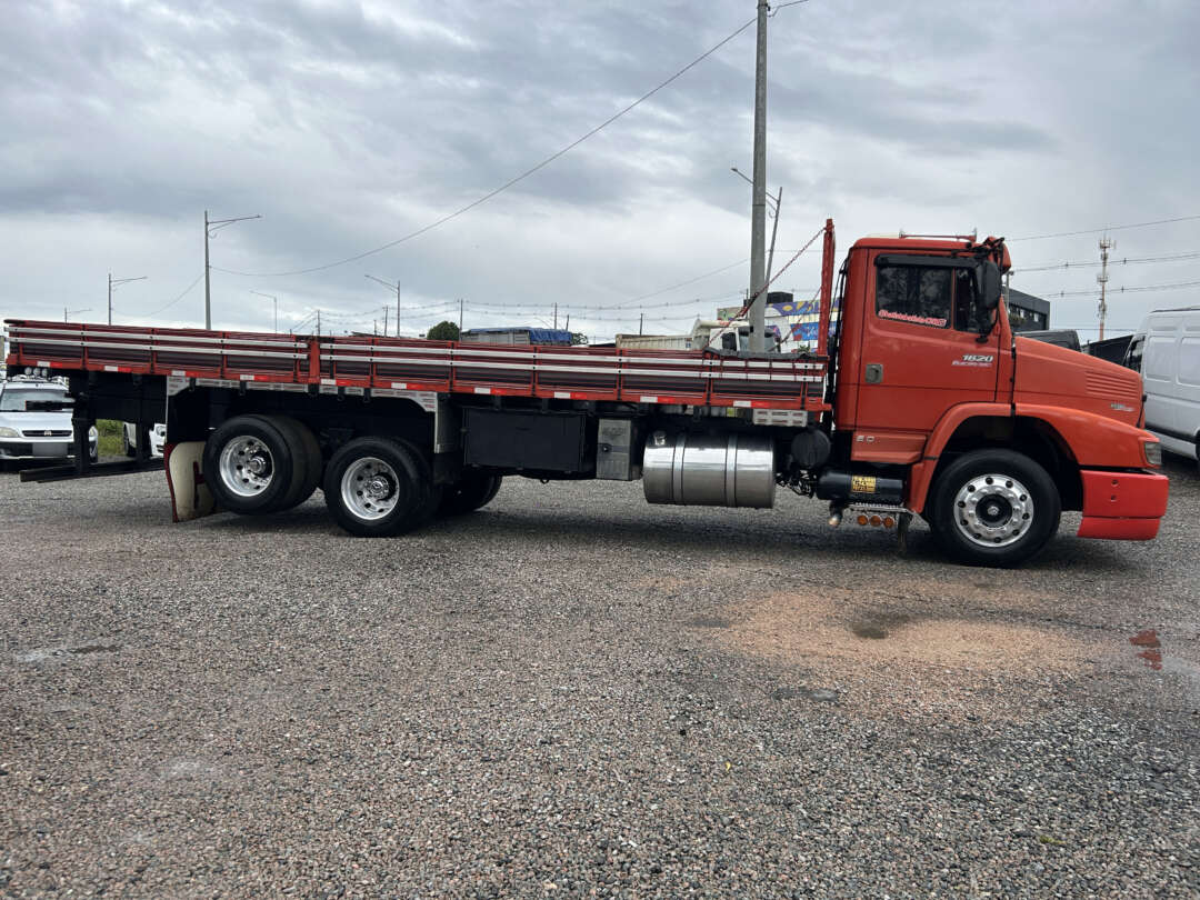Caminhão MERCEDES BENZ MB 1620 Carga Seca ANO 1998 de Linha Verde Caminhões e Máquinas no Paraná