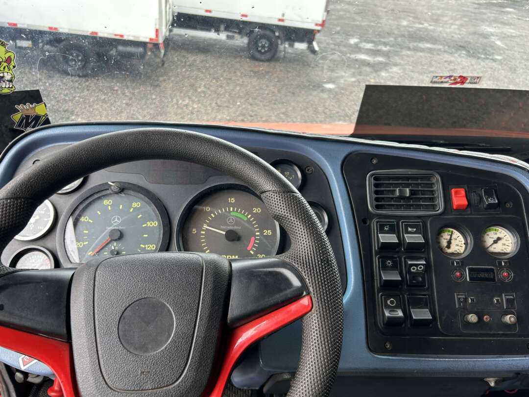 Caminhão MERCEDES BENZ MB 1620 Carga Seca ANO 1998 de Linha Verde Caminhões e Máquinas no Paraná