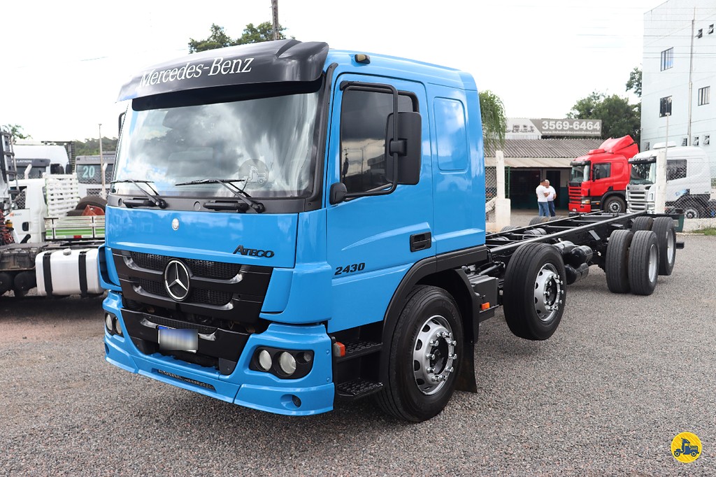 Caminhão MERCEDES BENZ MB 2430 Chassis ANO 2014 de Linha Verde Caminhões e Máquinas no Paraná
