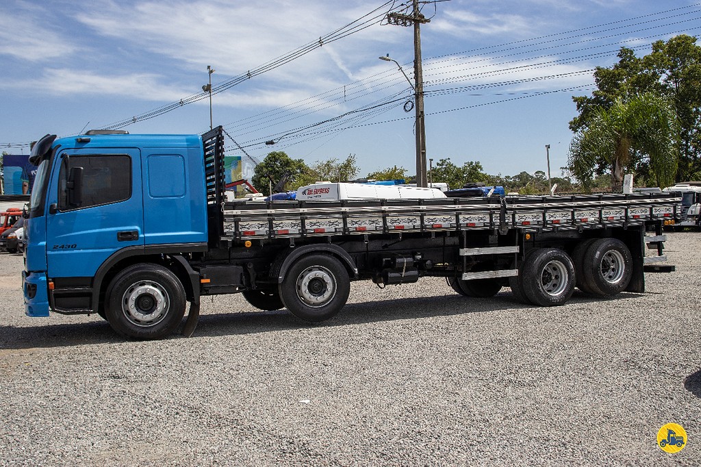 Caminhão MERCEDES BENZ MB 2430 Carroceria ANO 2014 de Linha Verde Caminhões e Máquinas no Paraná