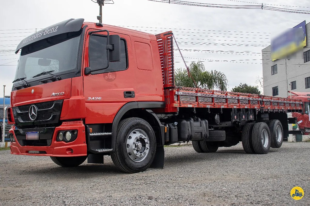 Caminhão MERCEDES BENZ MB 2426 Carga Seca ANO 2018 de Linha Verde Caminhões e Máquinas no Paraná