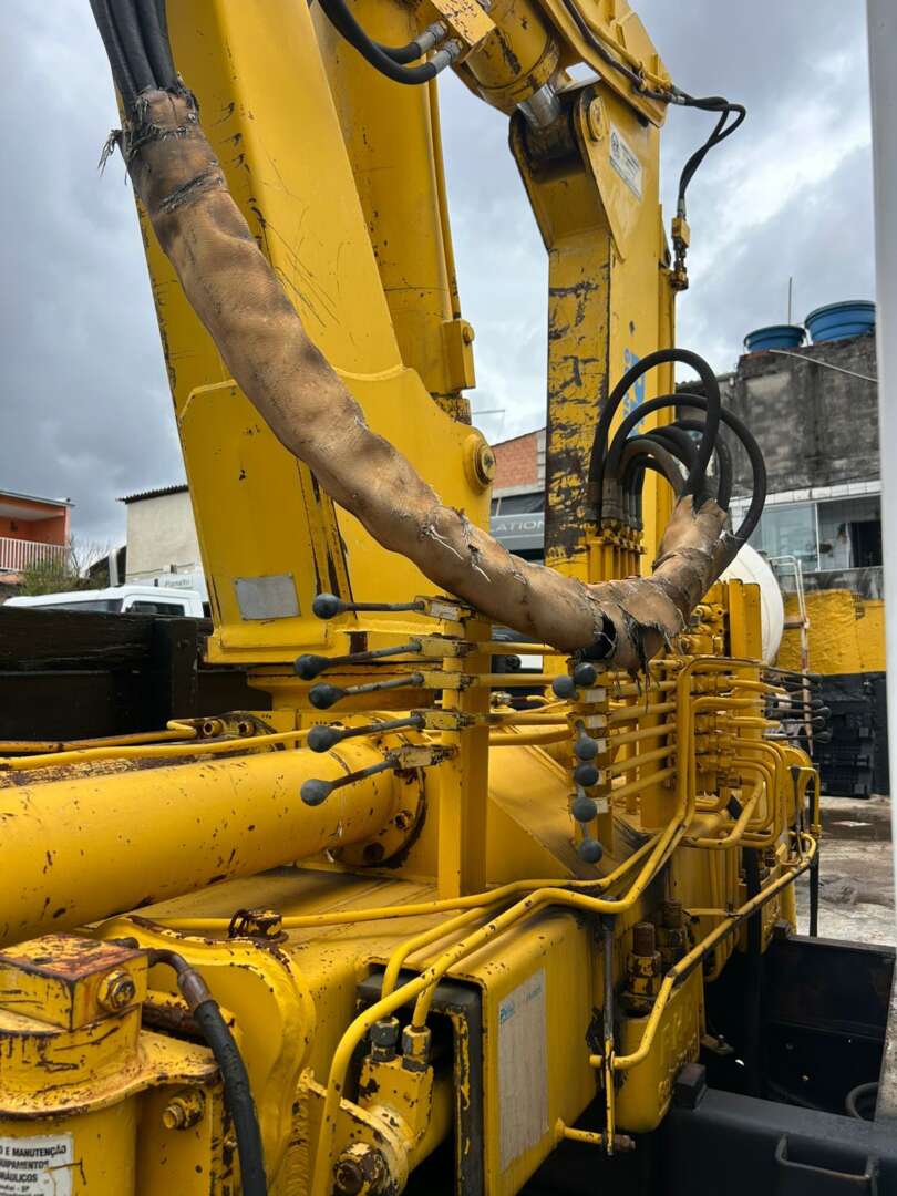 Caminhão FORD CARGO 1723 Guincho Munck ANO 2017 de Barella Caminhões em São Paulo