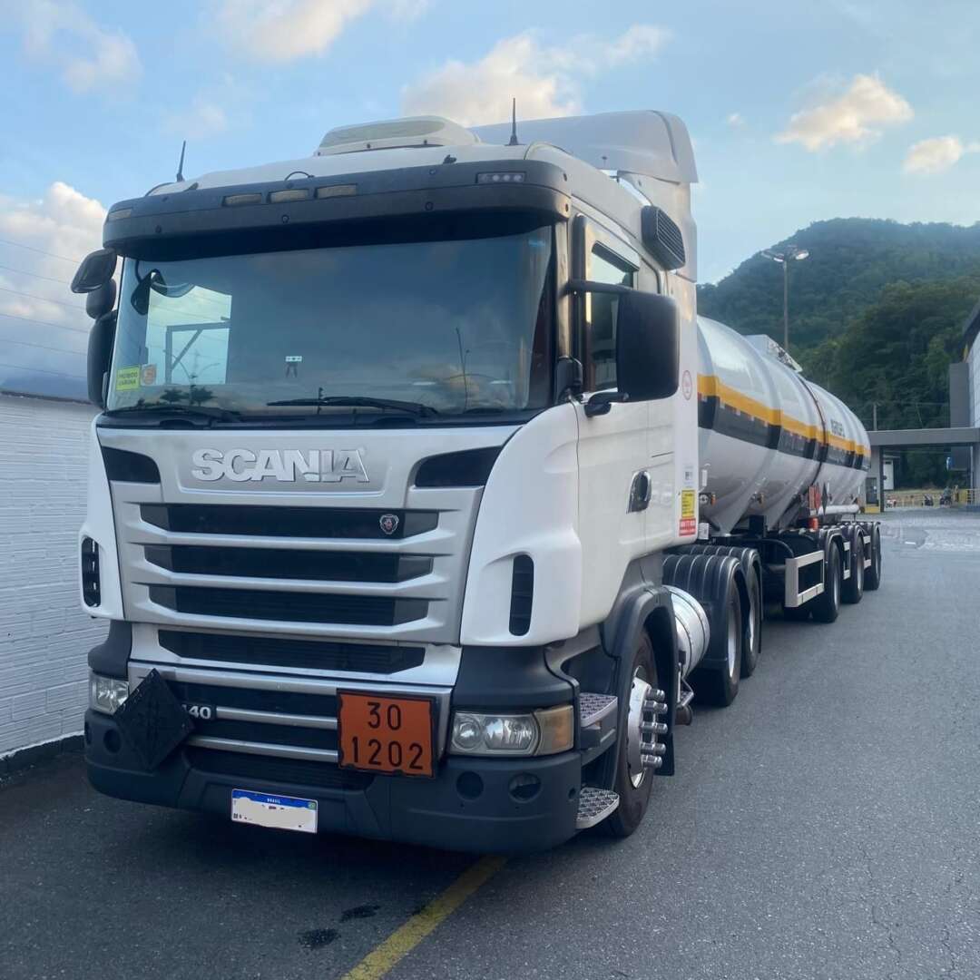 Caminhão SCANIA 440 Cavalo Mecânico ANO 2013 de Venda Truck Anuncios SC na Santa Catarina