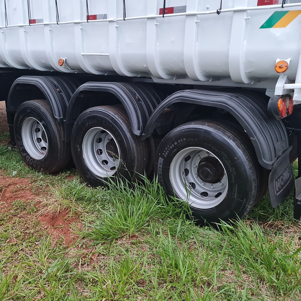 Carreta SEMI-REBOQUE CACAMBA Noma ANO 2011 3 Eixos de MegaTruck MS no Mato Grosso do Sul