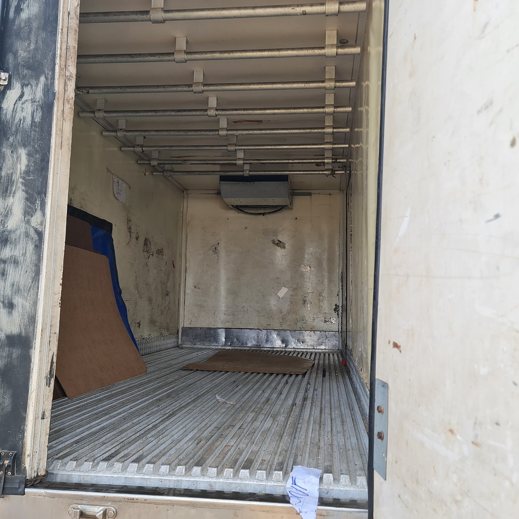 Caminhão VOLKSWAGEN VW 8150 Baú Frigorífico ANO 2010 de MegaTruck MS no Mato Grosso do Sul