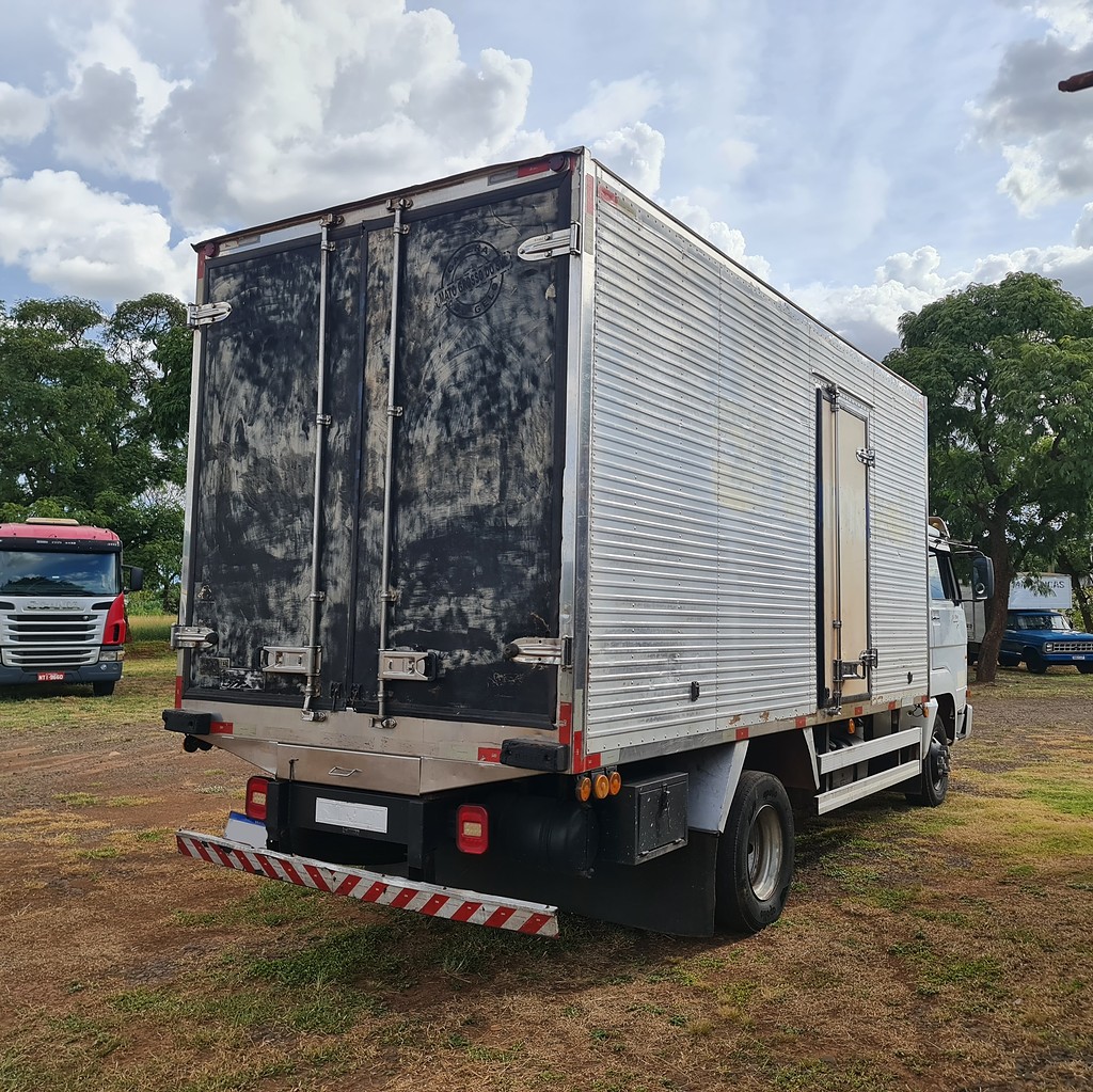 Caminhão VOLKSWAGEN VW 8150 Baú Frigorífico ANO 2010 de MegaTruck MS no Mato Grosso do Sul