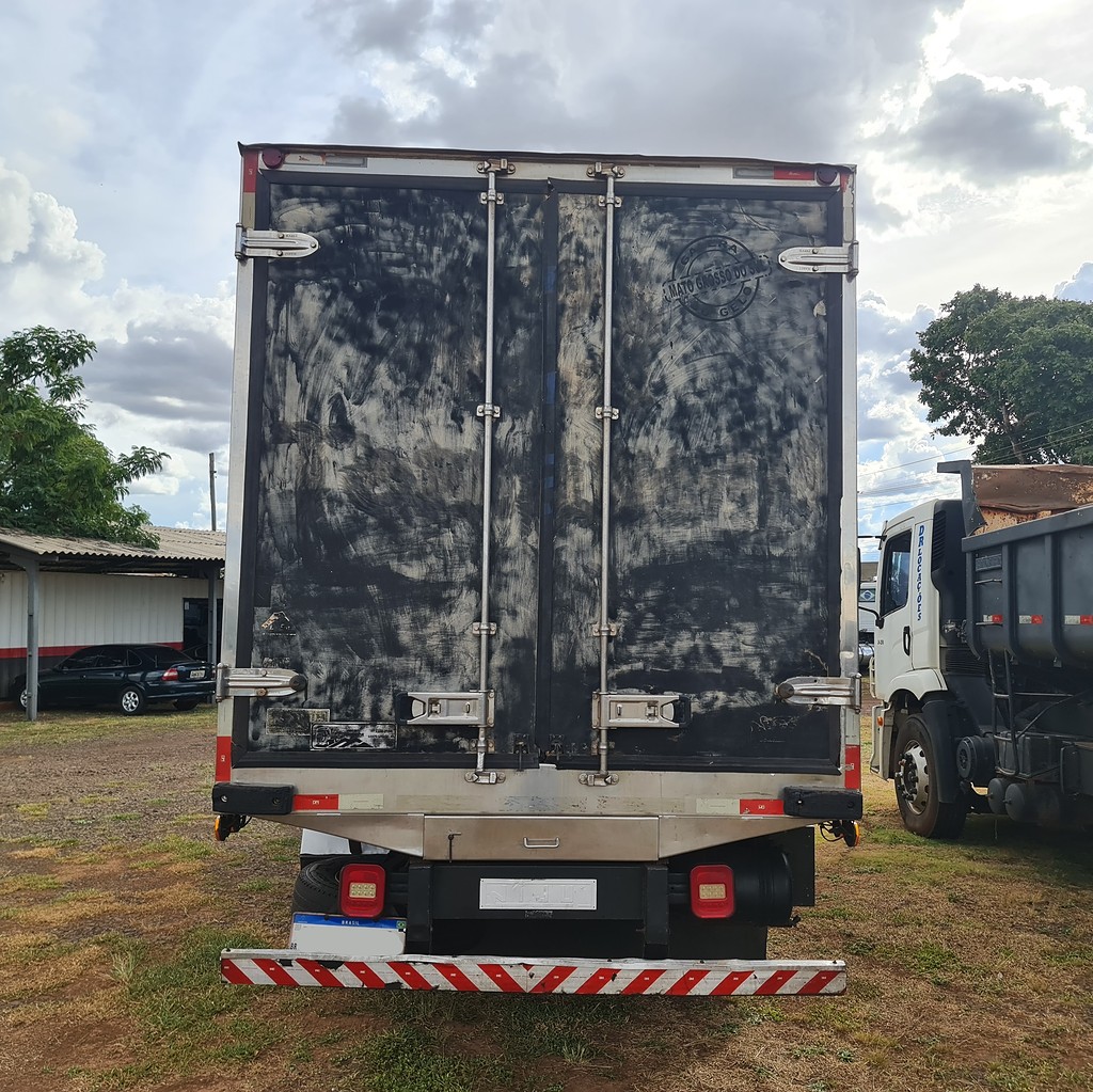Caminhão VOLKSWAGEN VW 8150 Baú Frigorífico ANO 2010 de MegaTruck MS no Mato Grosso do Sul