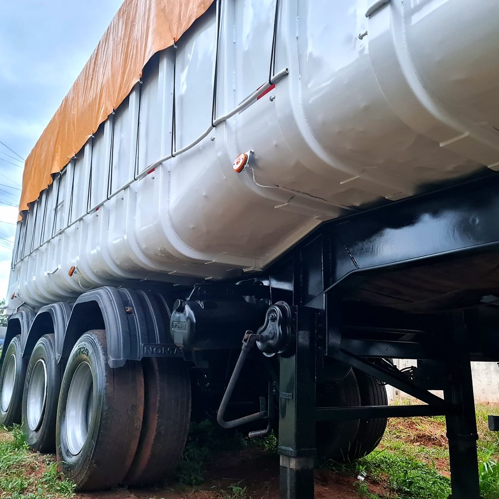 Carreta SEMI-REBOQUE CACAMBA Noma ANO 2011 3 Eixos de MegaTruck MS no Mato Grosso do Sul