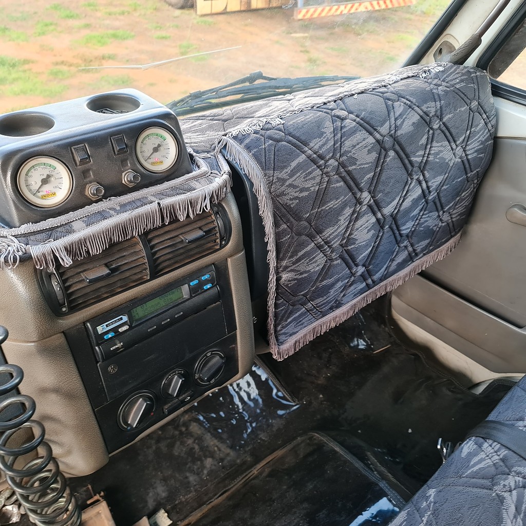 Caminhão VOLKSWAGEN VW 8150 Baú Furgão ANO 2010 de MegaTruck MS no Mato Grosso do Sul