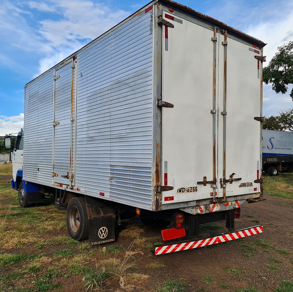 Caminhão VOLKSWAGEN VW 8150 Baú Furgão ANO 2010 de MegaTruck MS no Mato Grosso do Sul