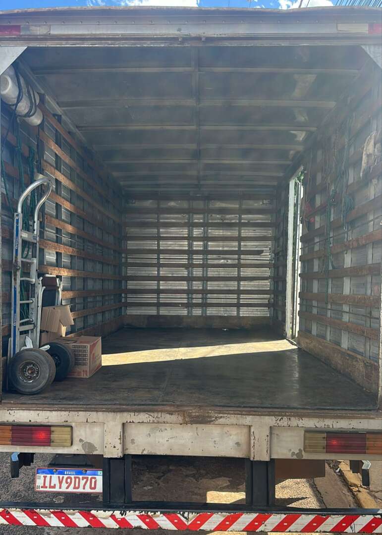 Caminhão MERCEDES BENZ MB 710 Baú Furgão ANO 2004 de MegaTruck MS no Mato Grosso do Sul