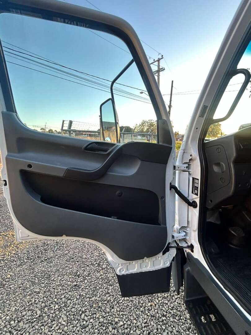 Caminhão MERCEDES BENZ MB 815 Chassis ANO 2018 de FBM Caminhões em São Paulo
