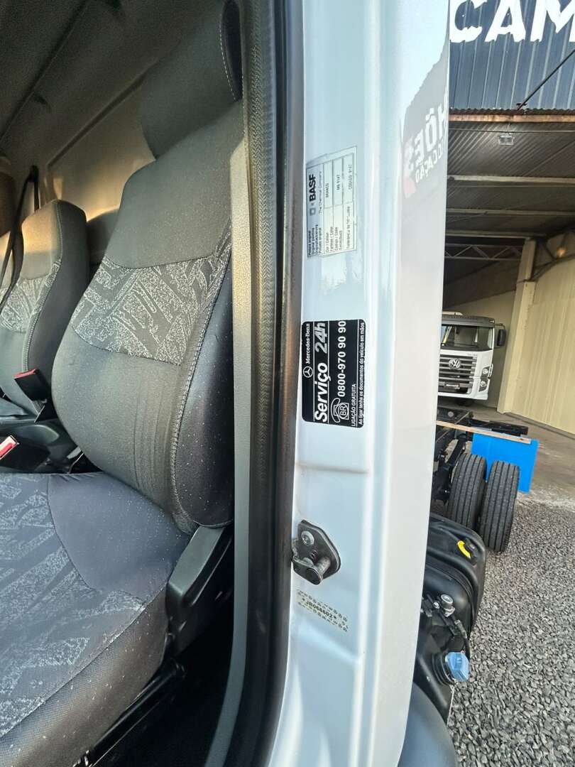 Caminhão MERCEDES BENZ MB 815 Chassis ANO 2018 de FBM Caminhões em São Paulo