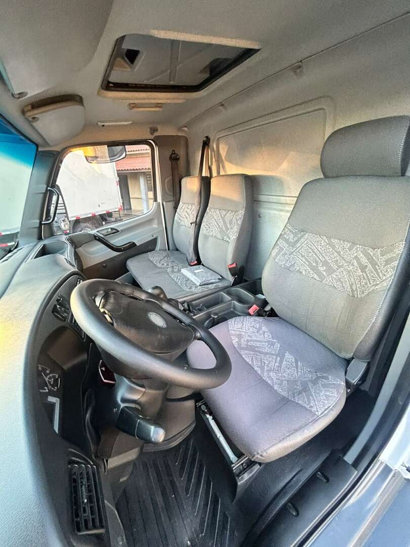 Caminhão MERCEDES BENZ MB 815 Chassis ANO 2018 de FBM Caminhões em São Paulo