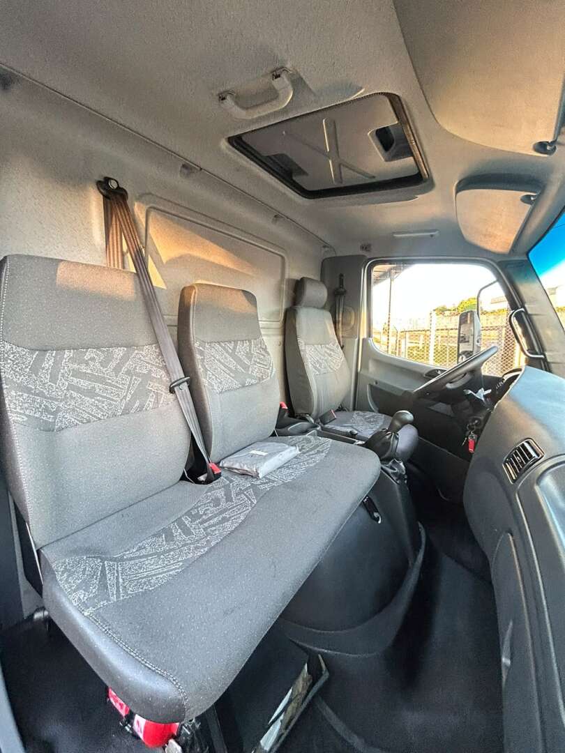 Caminhão MERCEDES BENZ MB 815 Chassis ANO 2018 de FBM Caminhões em São Paulo
