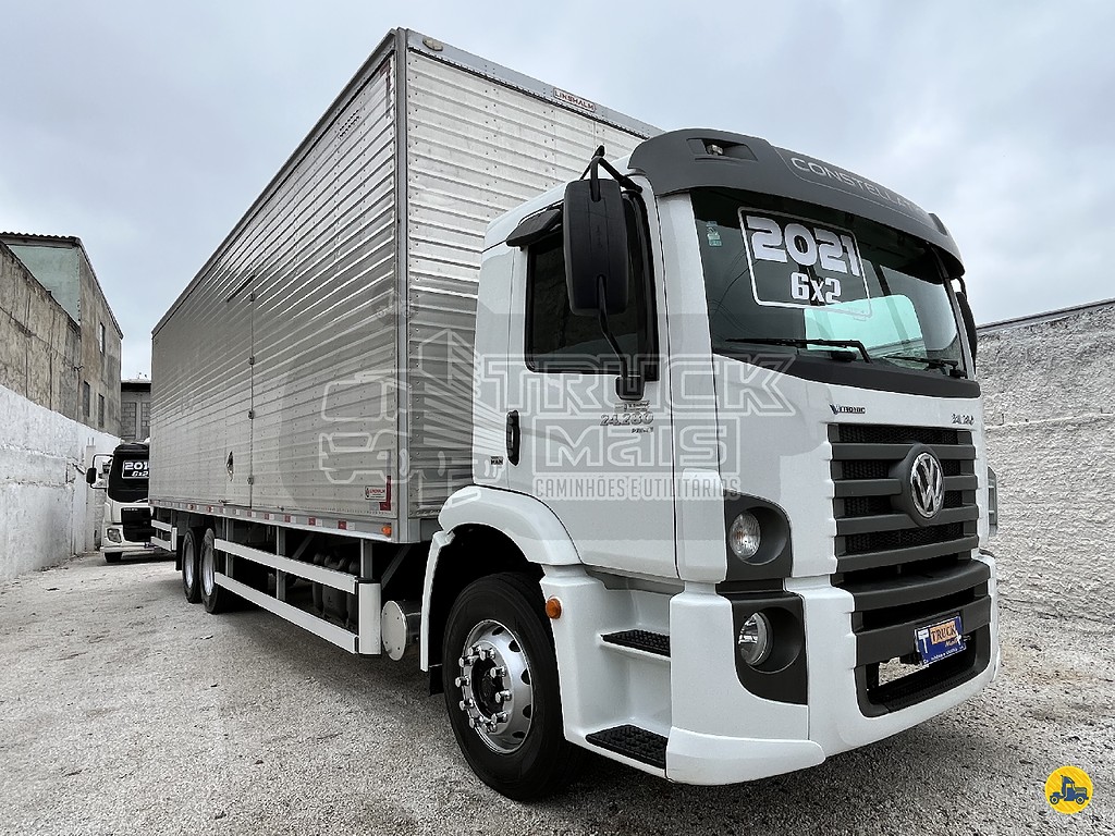 Caminhão VOLKSWAGEN VW 24280 Baú Furgão ANO 2021 de Truck Mais Caminhões no Paraná