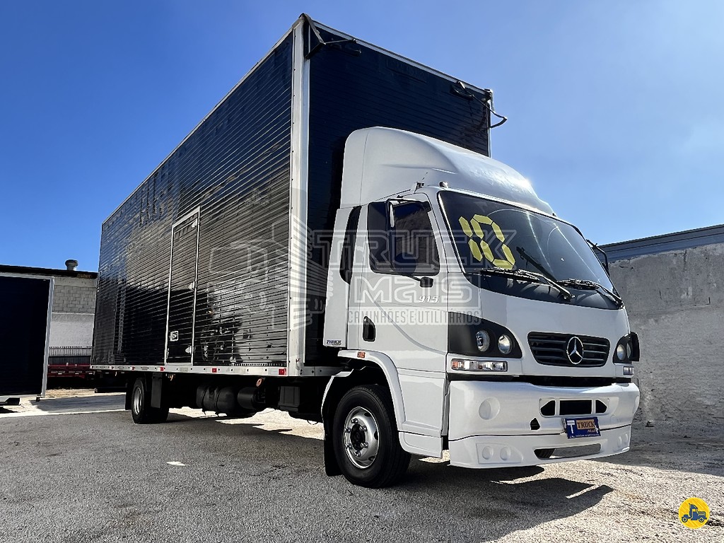 Caminhão MERCEDES BENZ MB 915 Baú Furgão ANO 2010 de Truck Mais Caminhões no Paraná