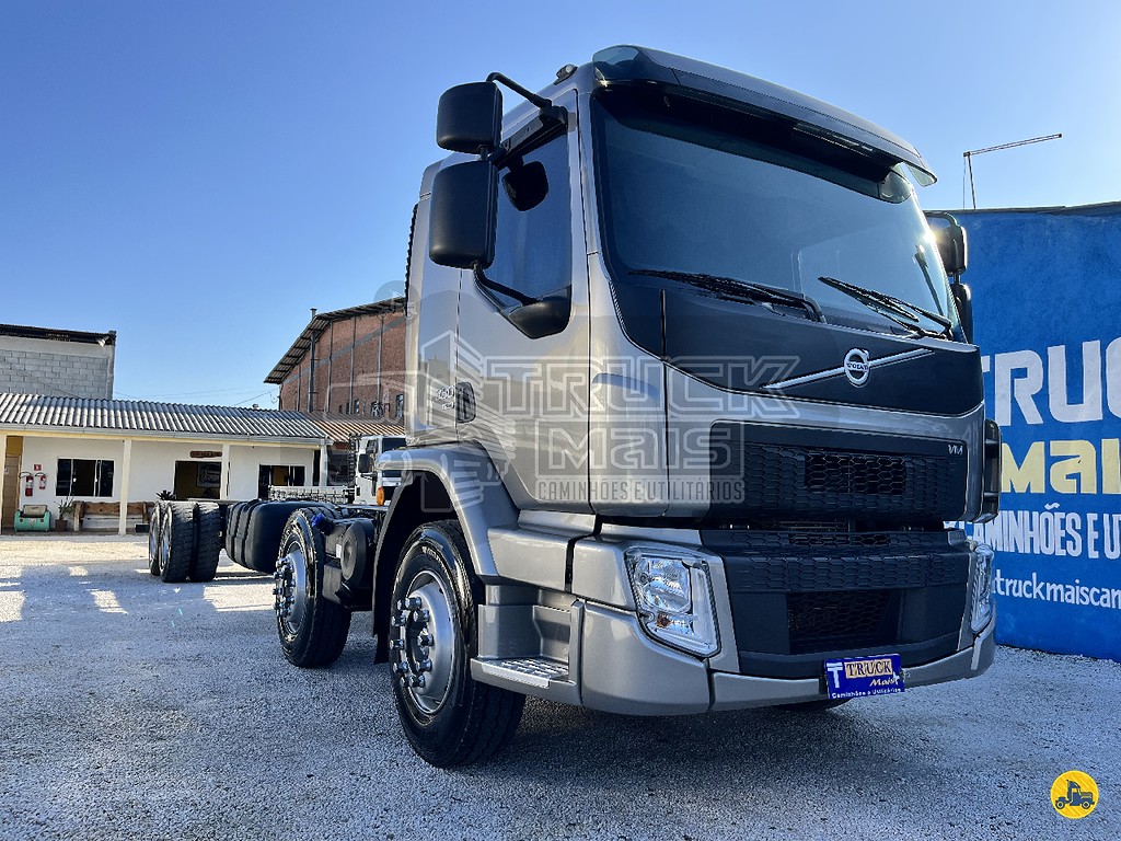 Caminhão VOLVO VM 330 Baú Furgão ANO 2022 de Truck Mais Caminhões no Paraná