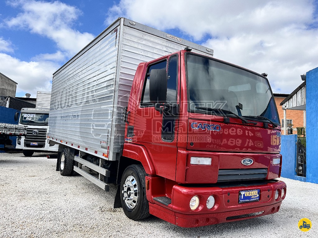 Caminhão FORD CARGO 816 Baú Furgão ANO 2013 de Truck Mais Caminhões no Paraná