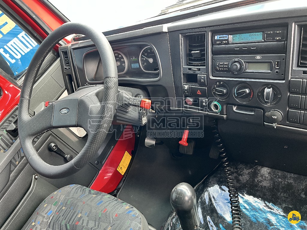 Caminhão FORD CARGO 816 Baú Furgão ANO 2013 de Truck Mais Caminhões no Paraná