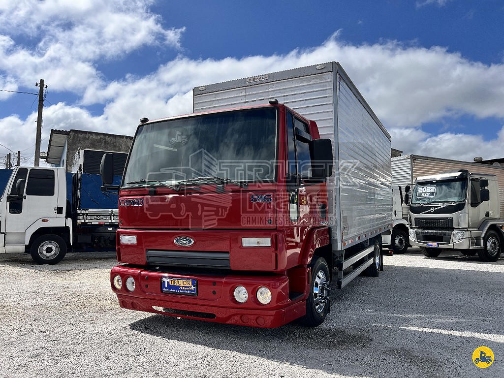 Caminhão FORD CARGO 816 Baú Furgão ANO 2013 de Truck Mais Caminhões no Paraná