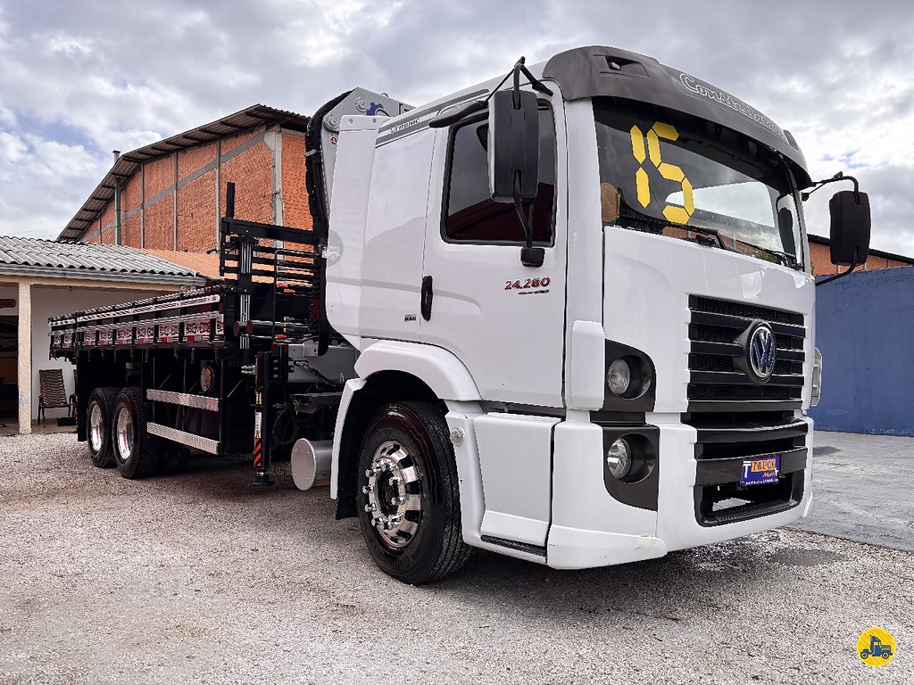 Caminhão VOLKSWAGEN VW 24280 Guincho Munck ANO 2015 de Truck Mais Caminhões no Paraná