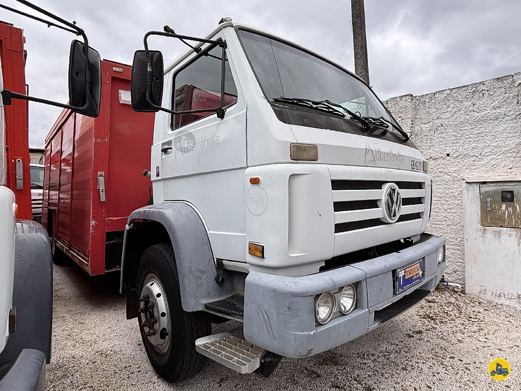 Caminhão VOLKSWAGEN VW 13150 Baú Bebidas ANO 2001 de Truck Mais Caminhões no Paraná