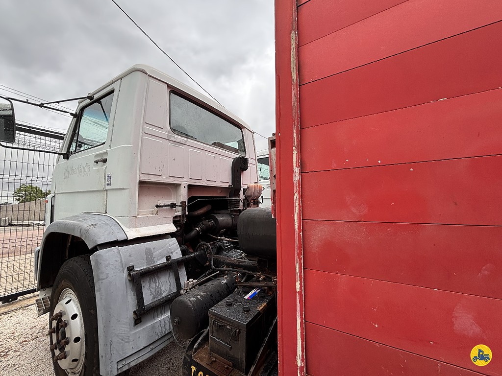 Caminhão VOLKSWAGEN VW 13150 Baú Bebidas ANO 2001 de Truck Mais Caminhões no Paraná