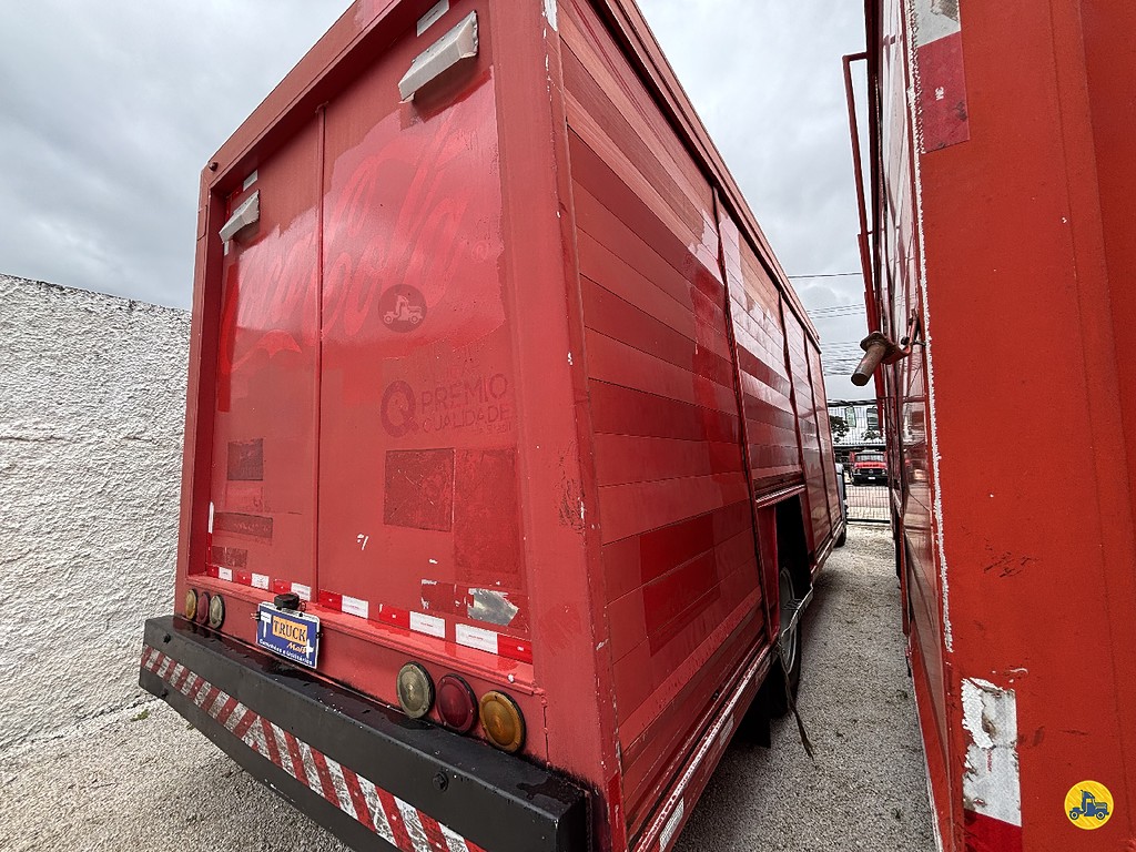 Caminhão VOLKSWAGEN VW 13150 Baú Bebidas ANO 2001 de Truck Mais Caminhões no Paraná