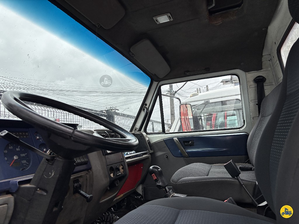 Caminhão VOLKSWAGEN VW 13150 Baú Bebidas ANO 2001 de Truck Mais Caminhões no Paraná