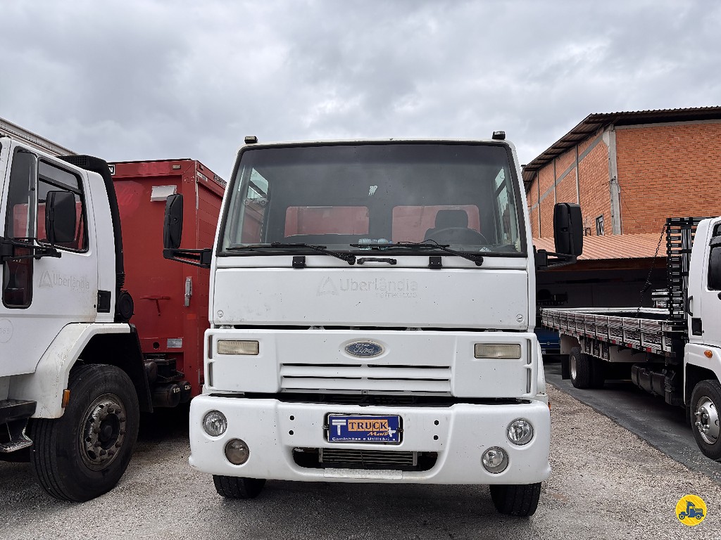 Caminhão FORD CARGO 1717 Baú Bebidas ANO 2007 de Truck Mais Caminhões no Paraná