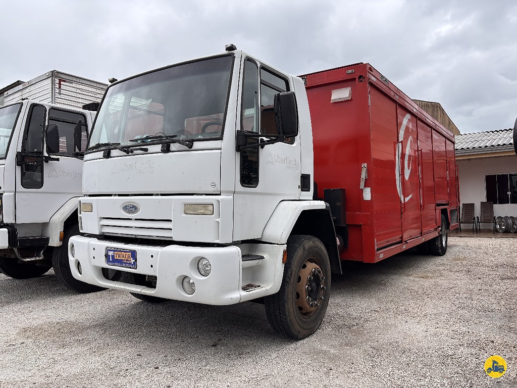 Caminhão FORD CARGO 1717 Baú Bebidas ANO 2007 de Truck Mais Caminhões no Paraná