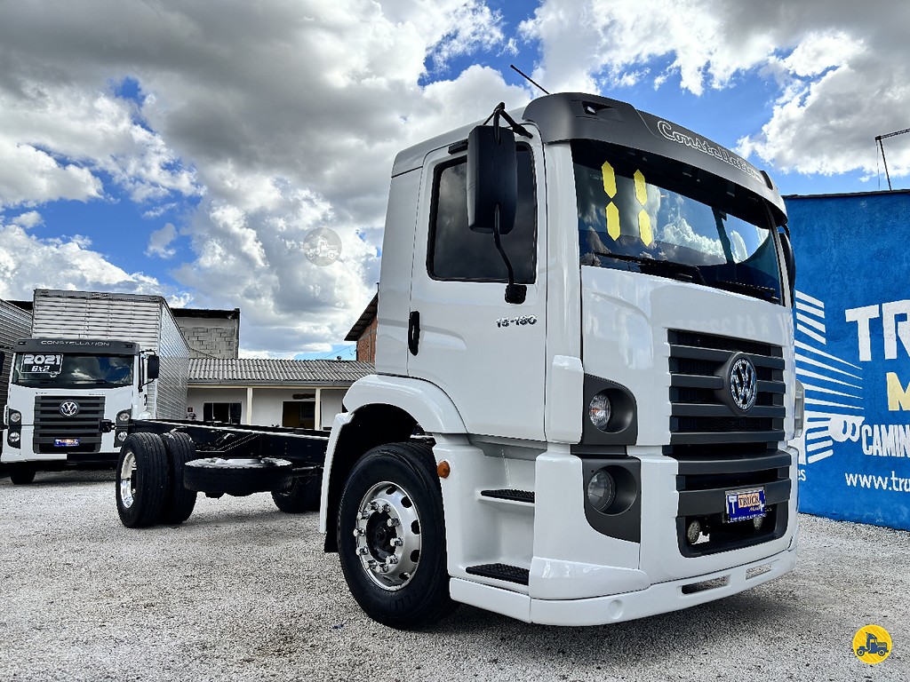 Caminhão VOLKSWAGEN VW 15180 Chassis ANO 2011 de Truck Mais Caminhões no Paraná