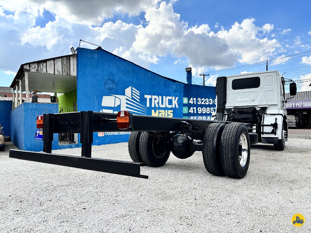 Caminhão VOLKSWAGEN VW 15180 Chassis ANO 2011 de Truck Mais Caminhões no Paraná