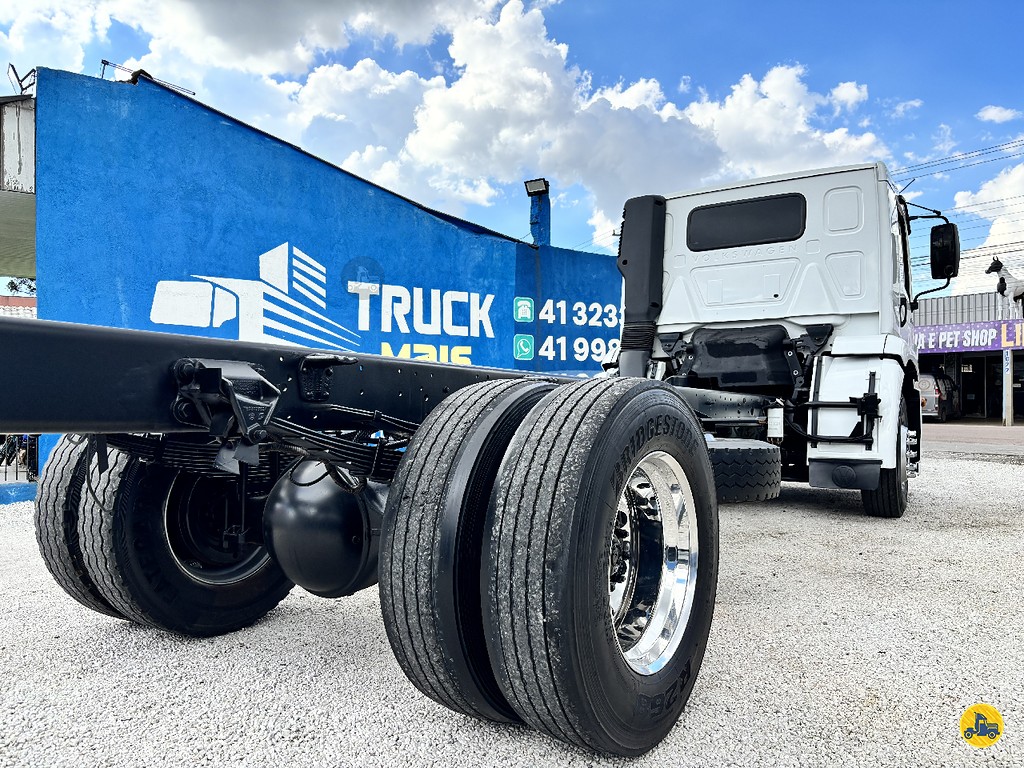 Caminhão VOLKSWAGEN VW 15180 Chassis ANO 2011 de Truck Mais Caminhões no Paraná