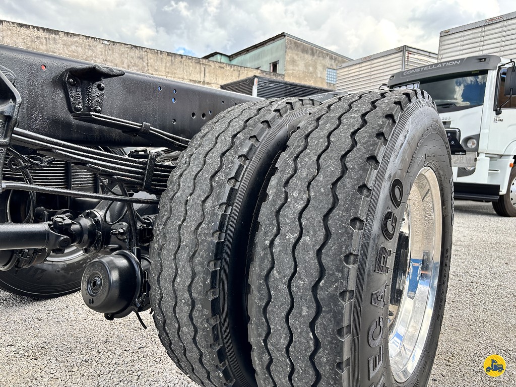 Caminhão VOLKSWAGEN VW 15180 Chassis ANO 2011 de Truck Mais Caminhões no Paraná