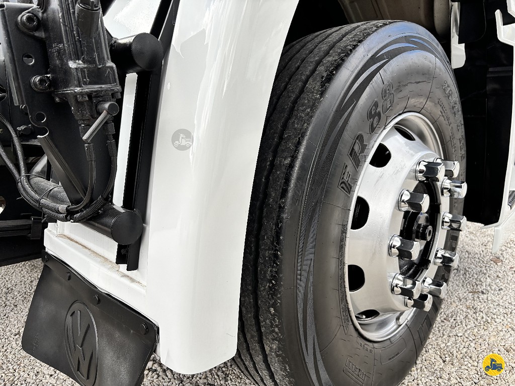 Caminhão VOLKSWAGEN VW 15180 Chassis ANO 2011 de Truck Mais Caminhões no Paraná