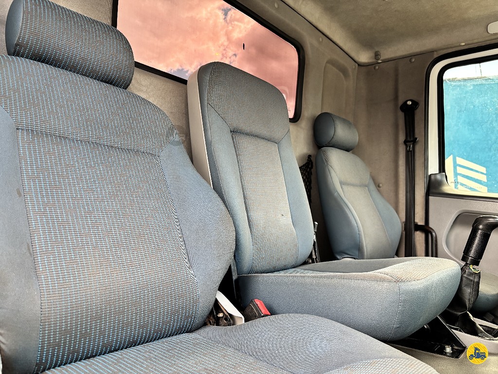 Caminhão VOLKSWAGEN VW 15180 Chassis ANO 2011 de Truck Mais Caminhões no Paraná