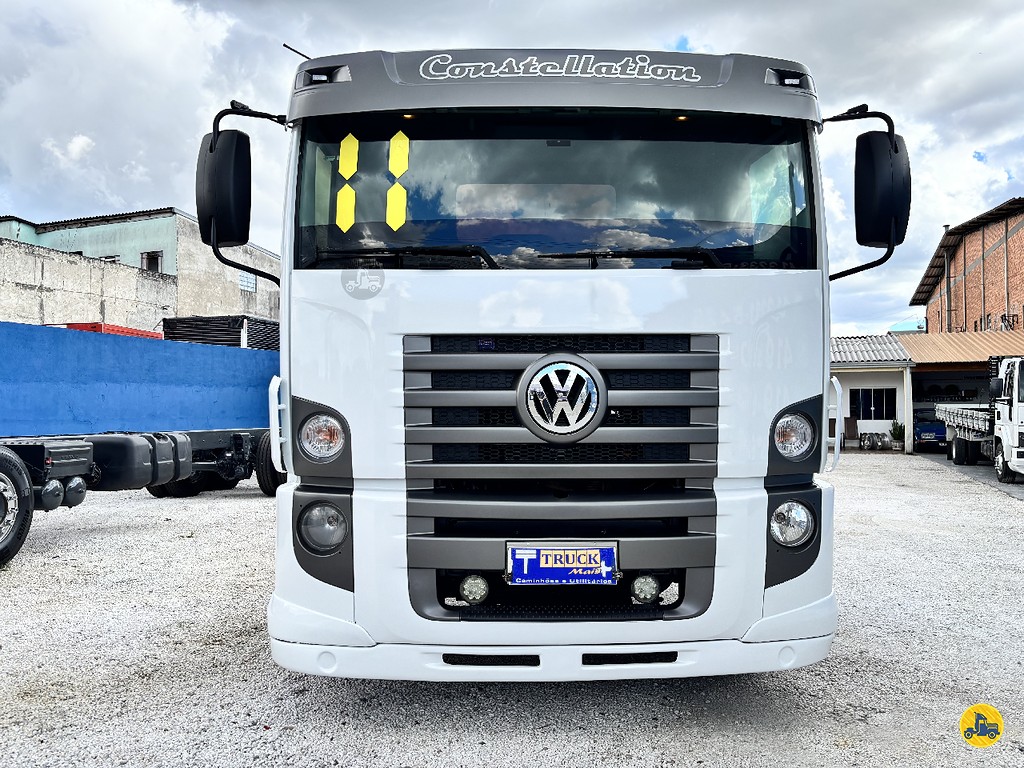 Caminhão VOLKSWAGEN VW 15180 Chassis ANO 2011 de Truck Mais Caminhões no Paraná