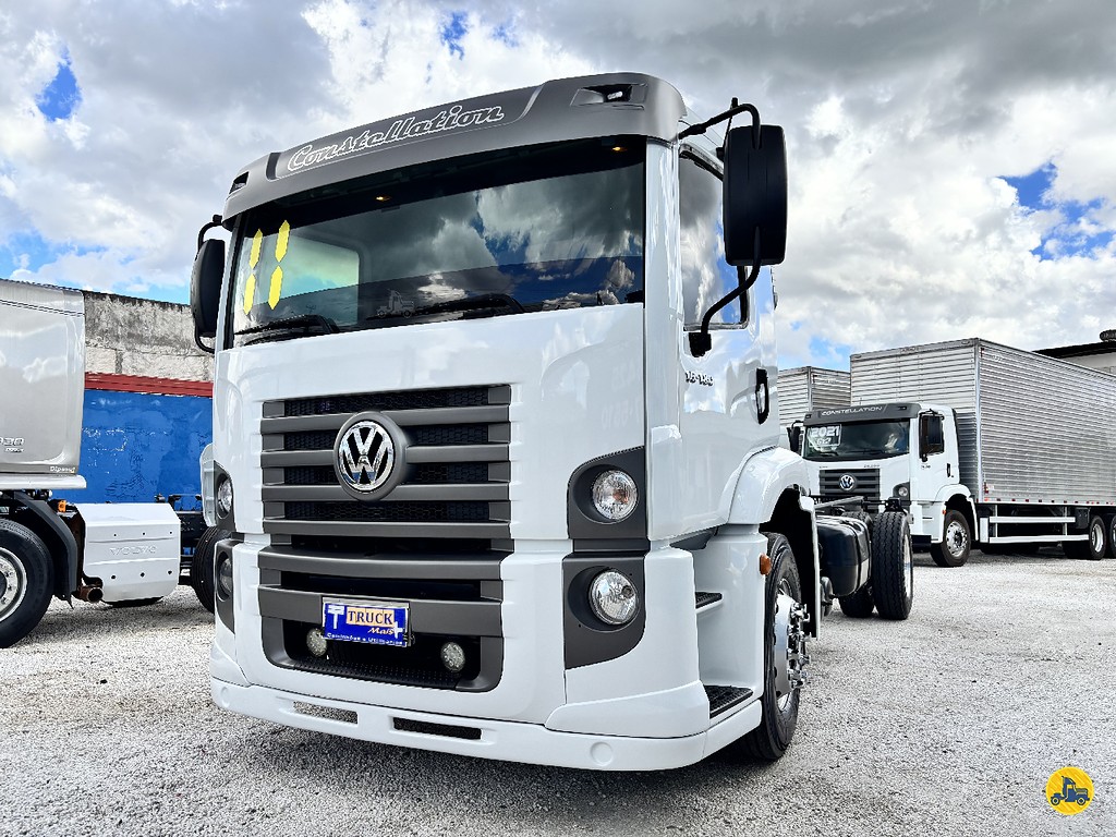 Caminhão VOLKSWAGEN VW 15180 Chassis ANO 2011 de Truck Mais Caminhões no Paraná
