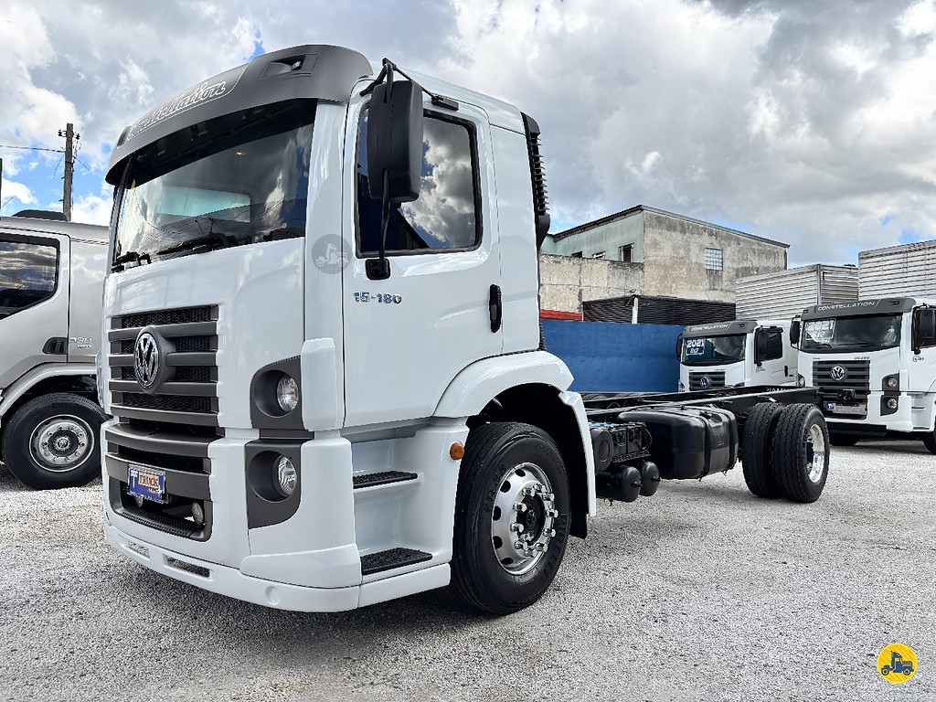 Caminhão VOLKSWAGEN VW 15180 Chassis ANO 2011 de Truck Mais Caminhões no Paraná