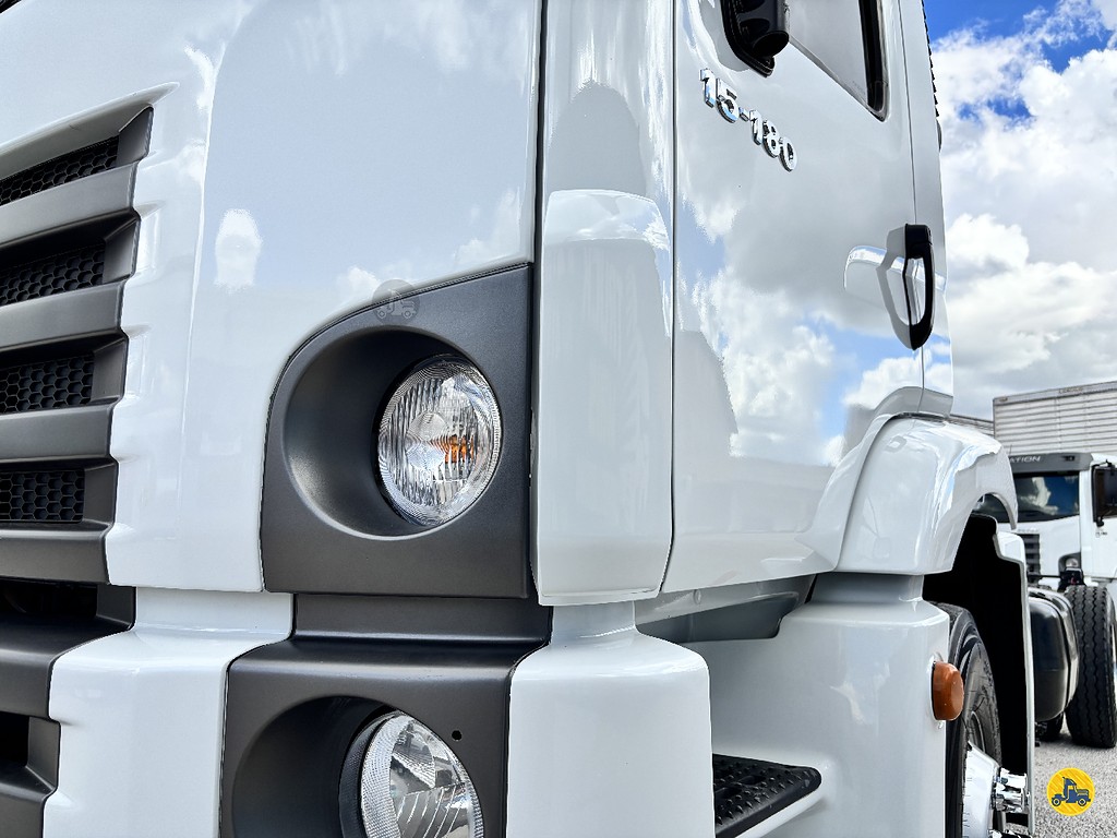 Caminhão VOLKSWAGEN VW 15180 Chassis ANO 2011 de Truck Mais Caminhões no Paraná
